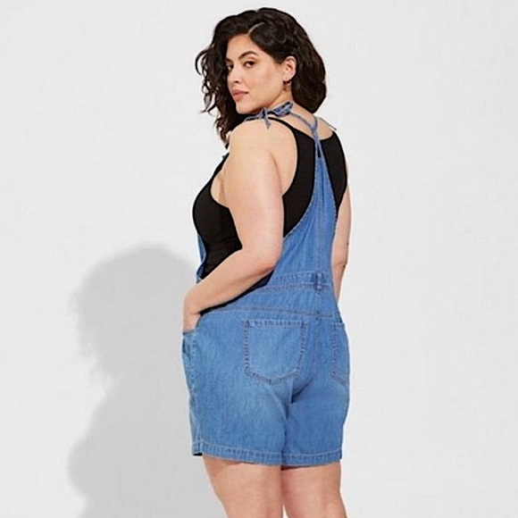 Torrid 5 Inch Lightweight Medium Wash Denim Shortall Overalls Size 18 - Picture 3 of 9